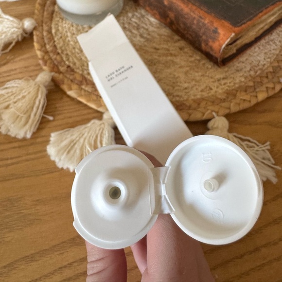 Borboleta Lash Bath Gel Cleanser - Gentle Deep Clean (Full Size) - Picture 4 of 4